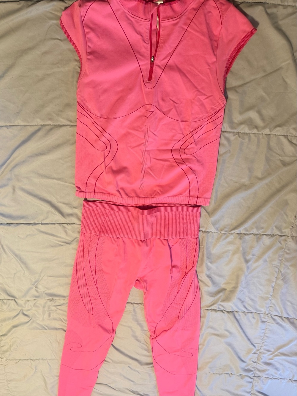 Gymshark Contour Heart L seamless leggings and XL shirt